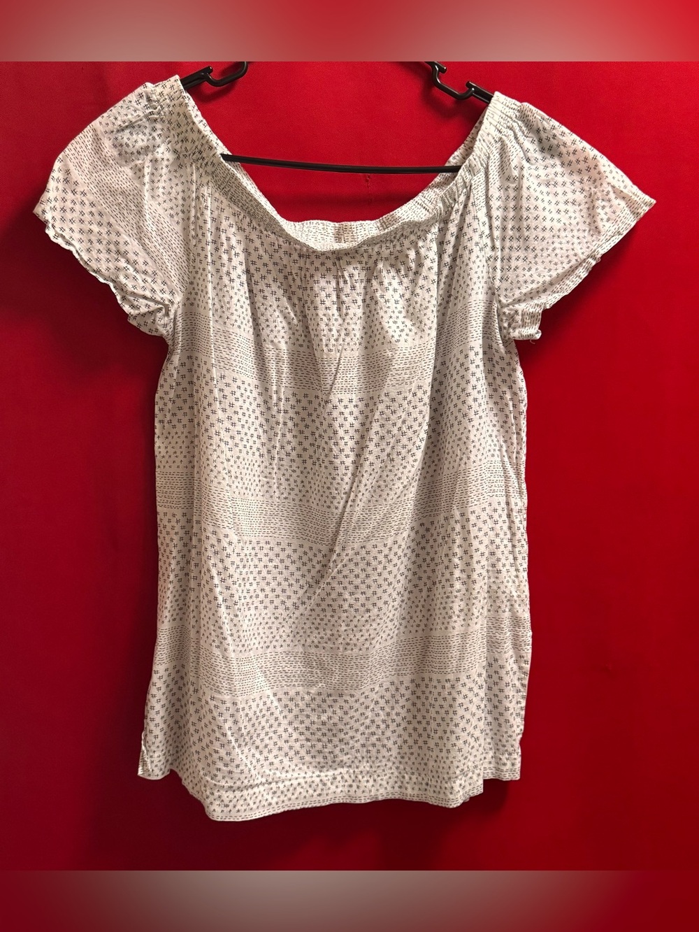 #639- Vince Camuto Lightweight Off The Shoulders Cream Blouse Size Small